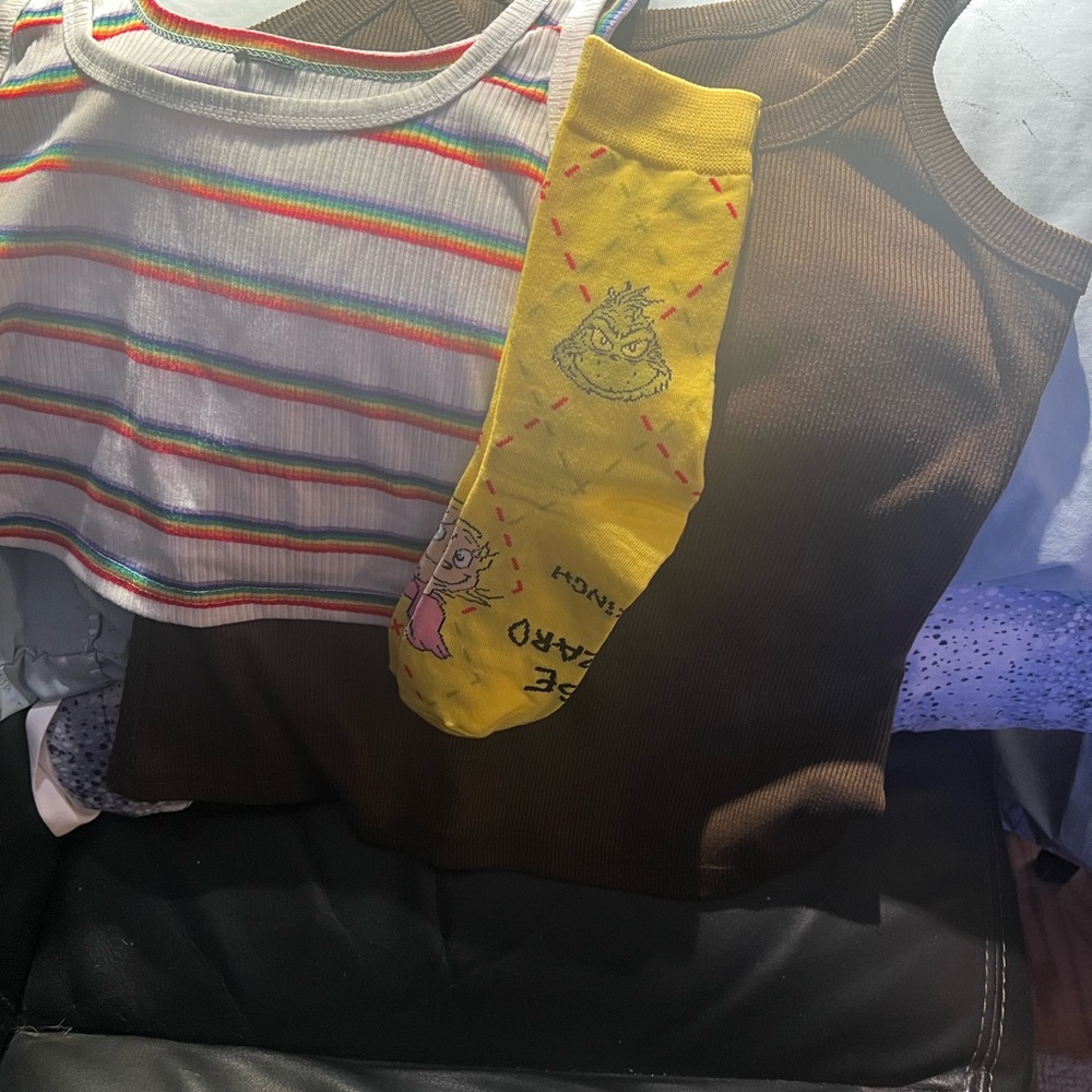 2 Tank Tops+Yellow Graphic Socks (striped crop top and brown tank top)
